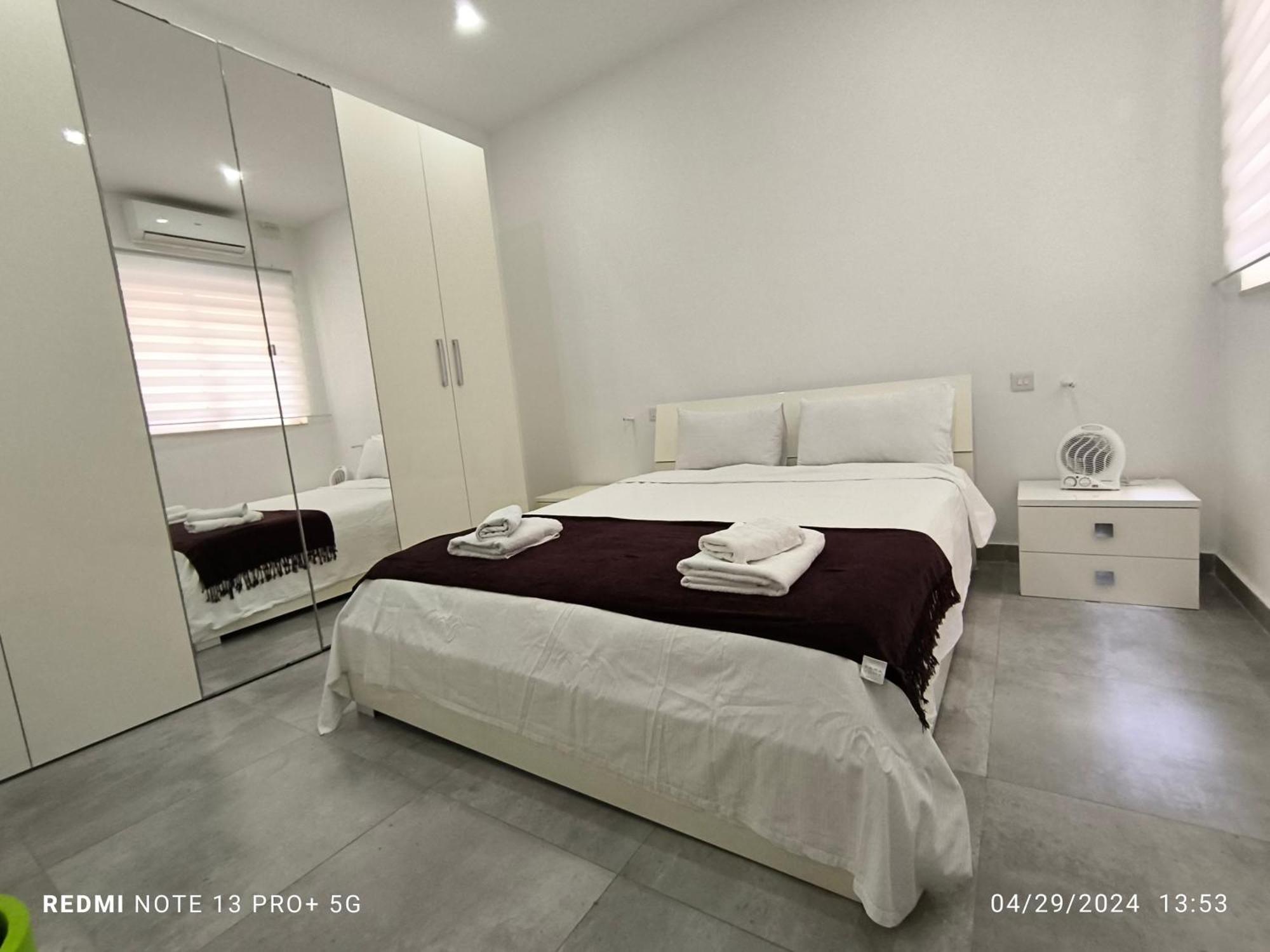One Bedroom Tea Apartment Il-Gzira Экстерьер фото