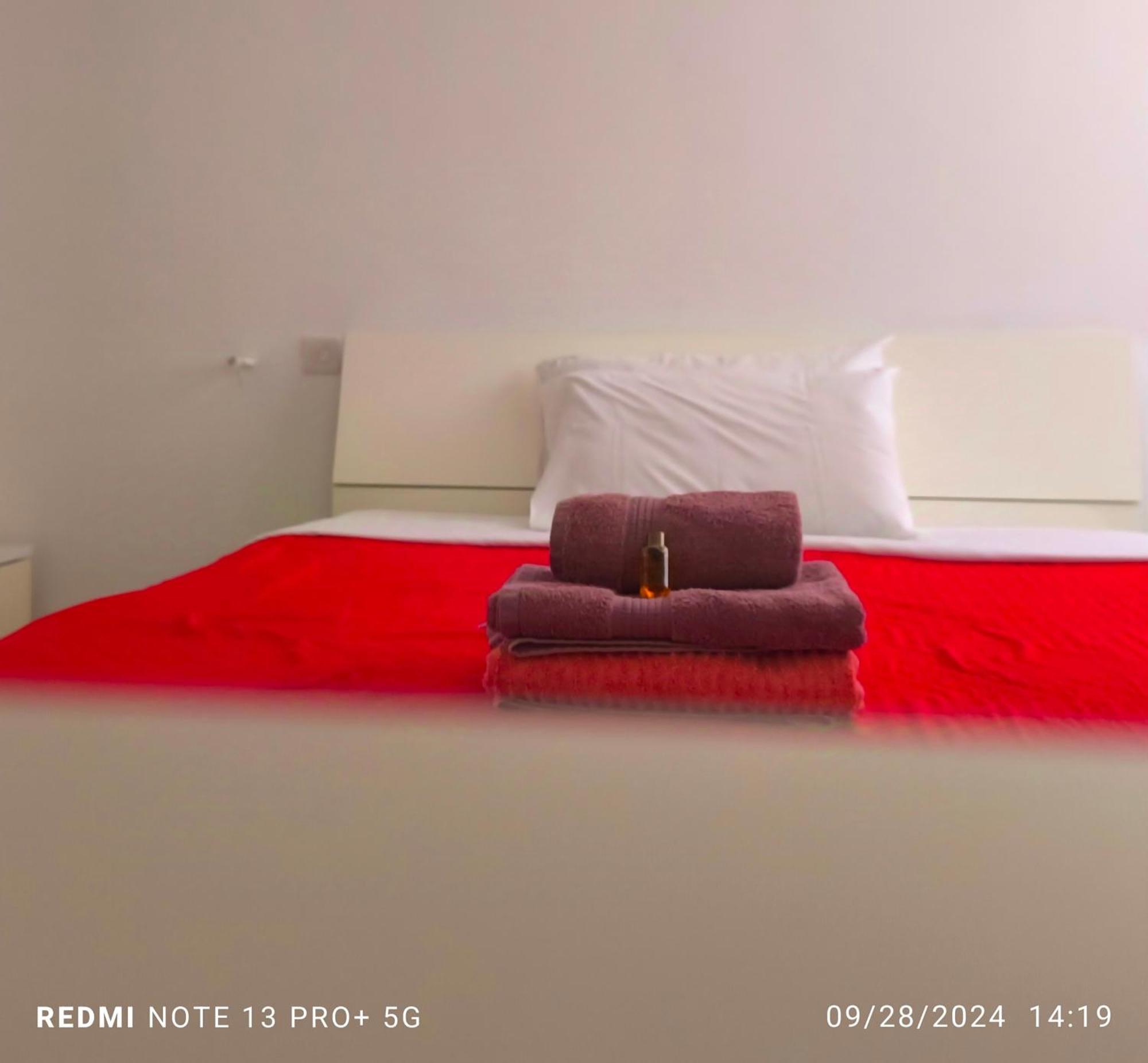 One Bedroom Tea Apartment Il-Gzira Экстерьер фото