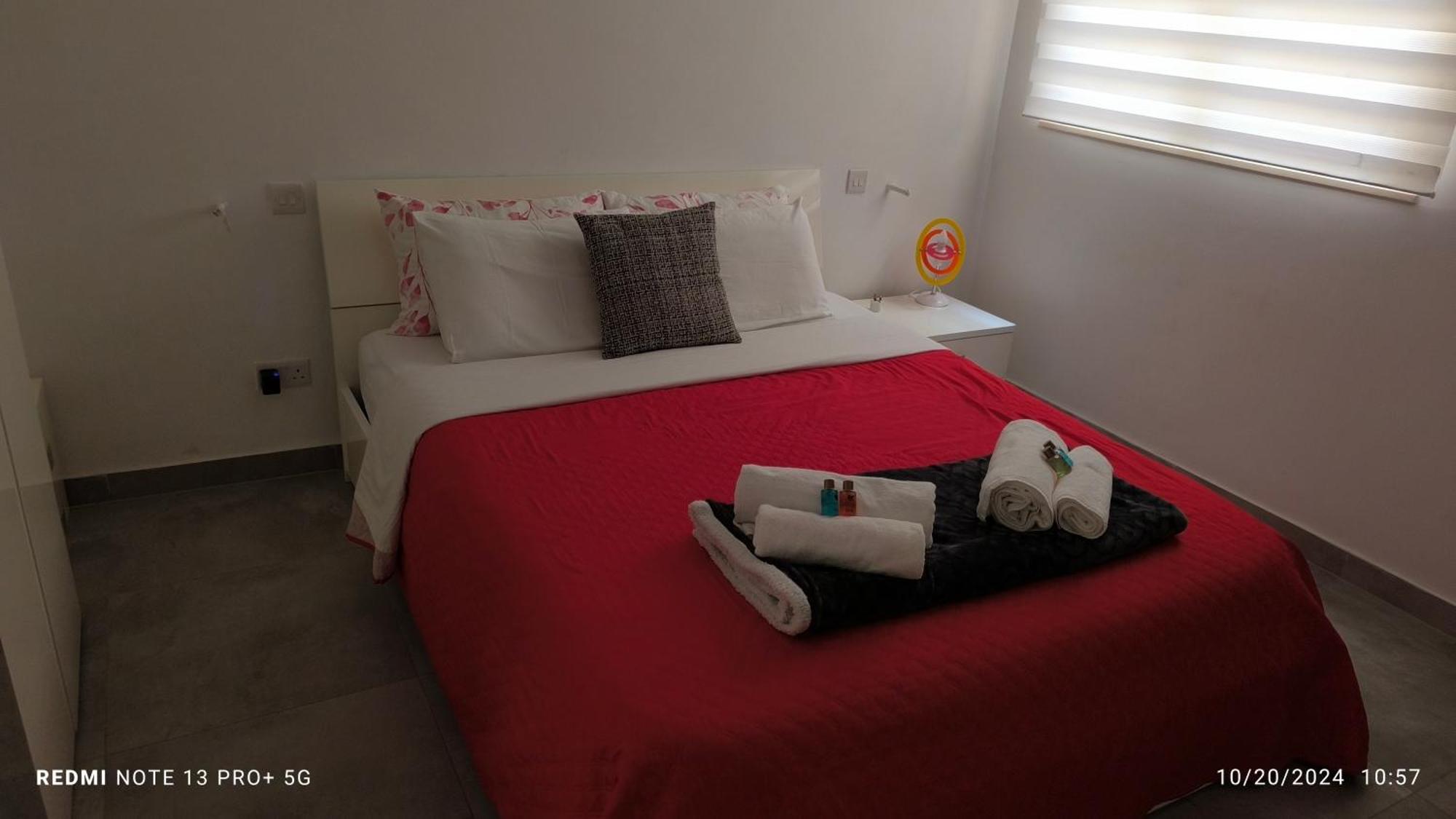 One Bedroom Tea Apartment Il-Gzira Экстерьер фото