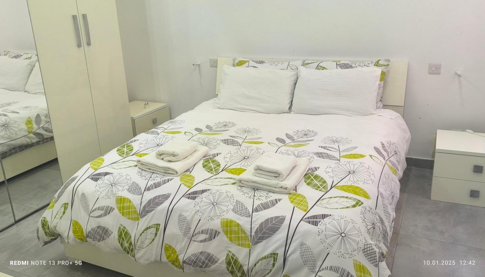 One Bedroom Tea Apartment Il-Gzira Экстерьер фото