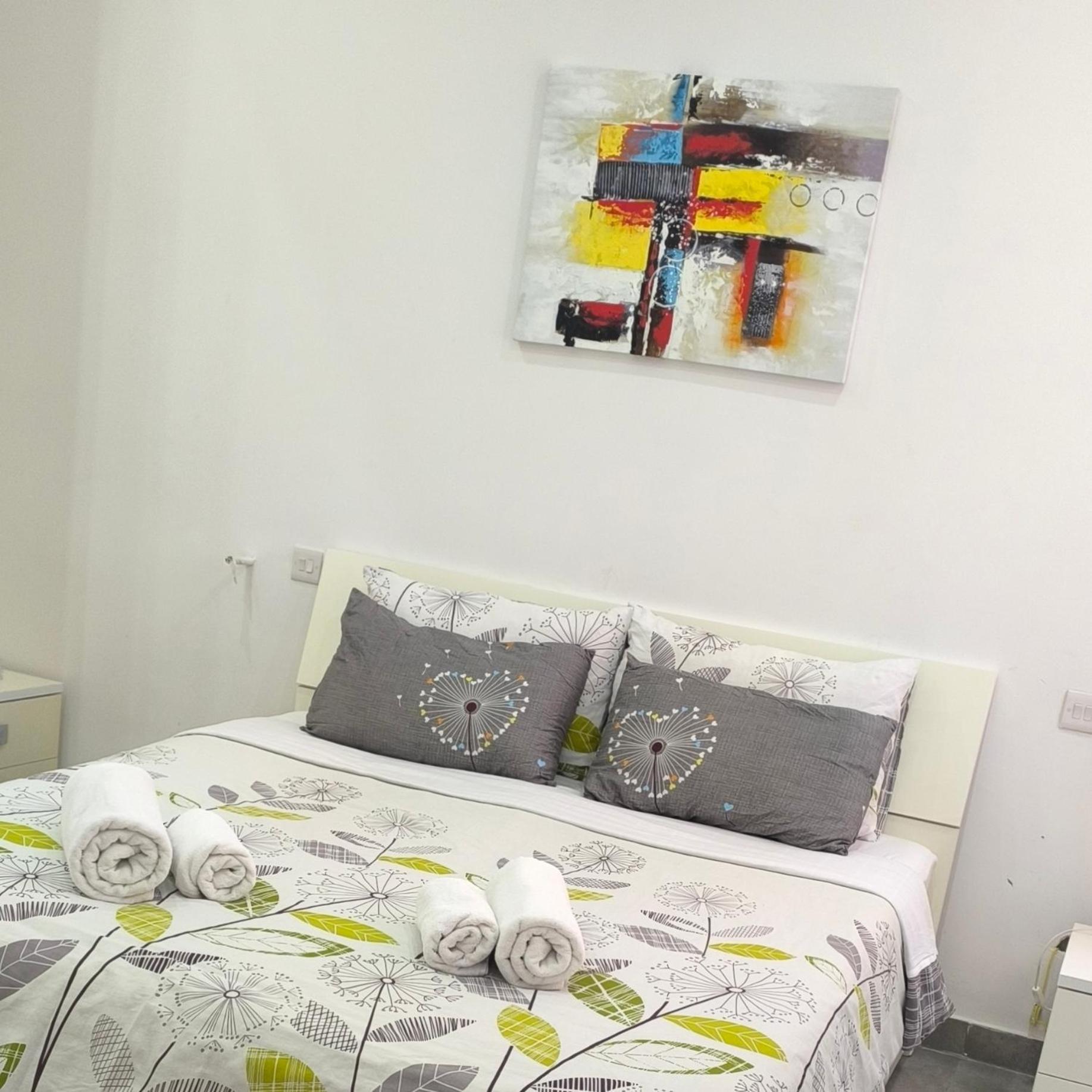 One Bedroom Tea Apartment Il-Gzira Экстерьер фото