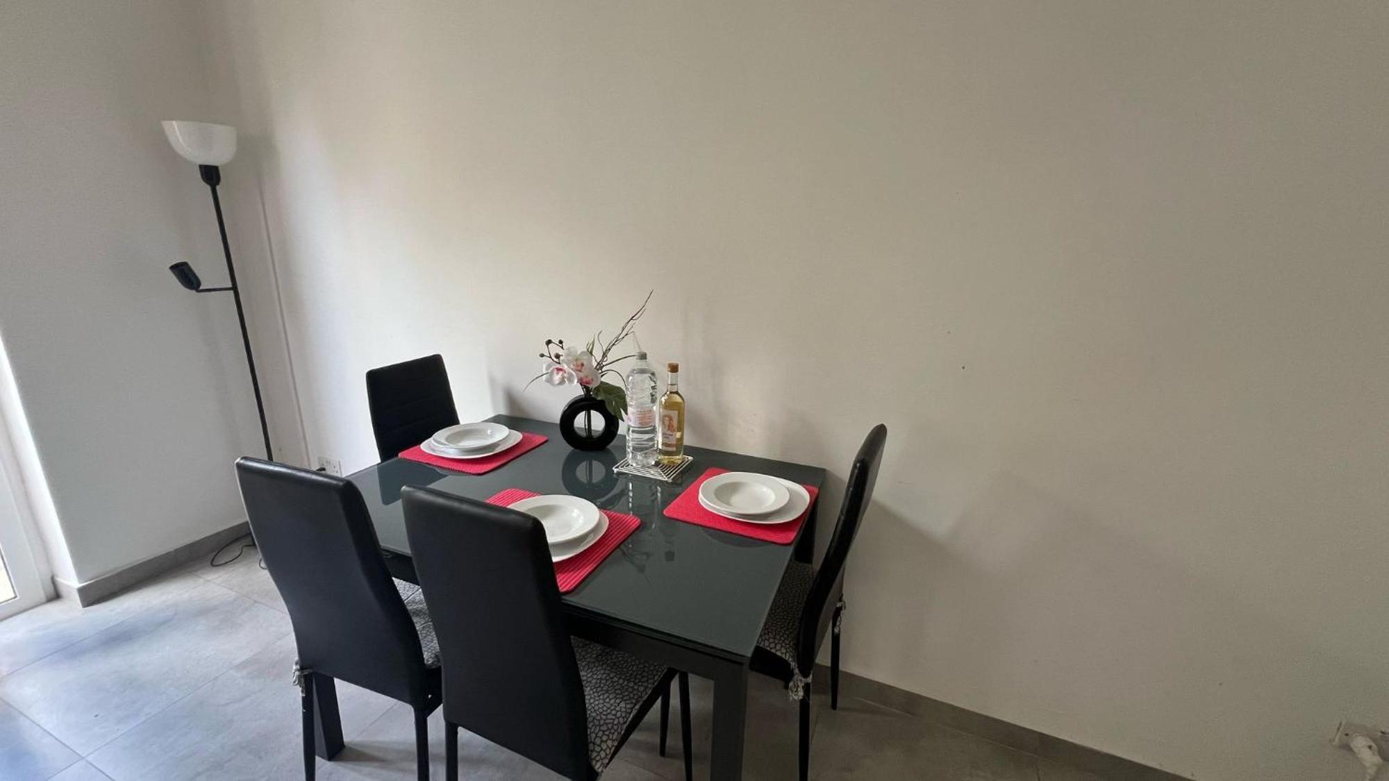 One Bedroom Tea Apartment Il-Gzira Экстерьер фото